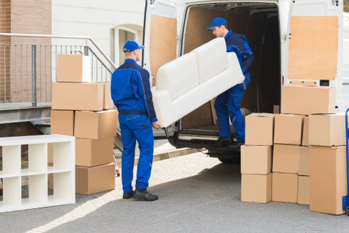Local moving support for flats and houses in Childshill